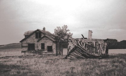 Photography by Carole Louvezy  : Ruin and old barn